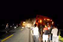 Đấu đầu xe container, 2 thanh niên trùng họ tên tử vong tại chỗ