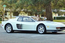 Ferrari Testarossa lung linh giá 1,75 triệu USD