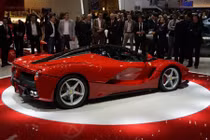 Năm 2014 các sao bóng đá đã tậu xe gì?