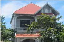 Bỏ biệt thự về ở túp lều vì… sợ "ma ám"?