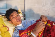 Thầy giáo nghẹn ngào kể lại phút mất con trong lũ