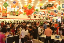Các nhà bán lẻ đua nhau “xả” hàng điện tử cuối năm