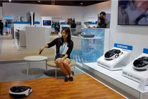 Ngắm đồ công nghệ “khủng” trong triển lãm Samsung Forum 2015 (2)