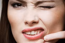 Tác hại cực nguy hiểm của nặn mụn đến da