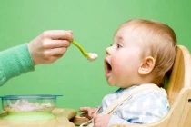 Chọn thời điểm thích hợp cai sữa mẹ cho bé