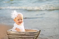 Cảm xúc đầu đời của bé yêu bé với biển