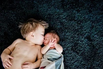 Chùm ảnh ngộ nghĩnh con trai dưới ống kính cha