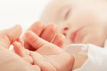 Mẹo nhỏ xoa dịu cơn đau bụng cho bé