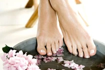 10 mẹo đơn giản trị hôi chân hiệu quả