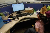 Ảnh chân thực về hút sữa mẹ ở Trung Quốc