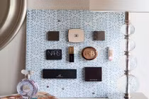 Bí quyết sắp xếp bàn trang điểm gọn gàng (2)