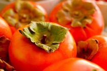 Trị mụn và dưỡng da siêu đẹp bằng quả hồng chín