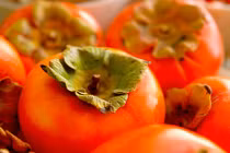 Trị mụn và dưỡng da siêu đẹp bằng quả hồng chín