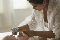 7 lưu ý quan trọng khi rửa mũi cho bé