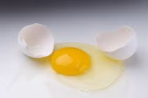 8 cách làm đẹp khó tin từ trứng gà