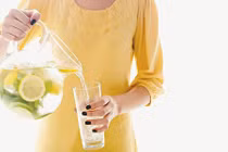 Trẻ hóa cơ thể nhờ nước chanh mật ong buổi sáng