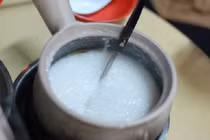 Bé 8 tháng tuổi tử vong sau ăn tại nơi giữ trẻ