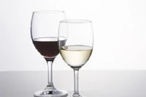 Bí quyết làm đẹp bất ngờ với rượu