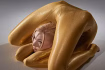 Kỳ lạ cô gái uốn dẻo từng milimet cơ thể