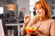 Bí quyết giúp bà bầu công sở chống bệnh tật mùa hè