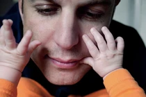 Nhật ký nghẹn ngào của người cha học cách yêu con gái