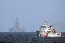 Chuyên gia Mỹ: “TQ phải trả giá cho hành động hung hăng“