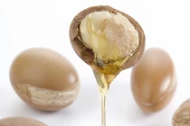 Chọn tinh dầu thiên nhiên xóa mờ nếp nhăn hiệu quả