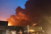 Cháy lớn ở Hưng Yên, hàng nghìn m2 nhà kho bị thiêu rụi