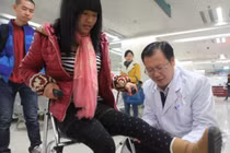 Phẫu thuật kéo dài chân thiếu nữ nhiễm trùng xương