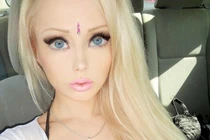 Điểm mặt những người hóa búp bê sống nhờ dao kéo