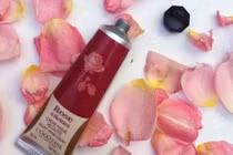 8 loại mỹ phẩm “bất ly thân” mùa gió rét