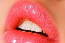 Mẹo trang điểm đôi môi mỏng vẫn quyến rũ