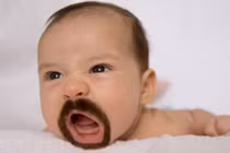 Ngộ nghĩnh bé có râu