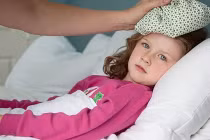 Mẹo dân gian hạ sốt hiệu quả cho bé