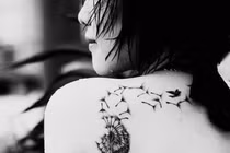 Chọn hình xăm quyến rũ cho thiếu nữ