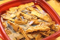 Thực phẩm cần tránh khi đang cho con bú