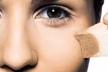 6 cách đánh kem nền trang điểm sai lầm