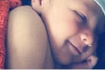 Bộ ảnh trẻ vừa ngủ vừa cười cực đáng yêu