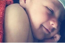 Bộ ảnh trẻ vừa ngủ vừa cười cực đáng yêu