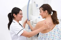 8 nguyên nhân đau ngực thường gặp ở phụ nữ 