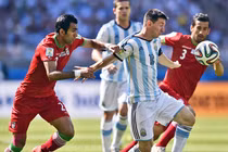 Argentina 1-0 Iran: Messi cứu rỗi Albiceleste phút bù giờ