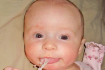 Những pha dở khóc dở cười khi bé nôn trớ