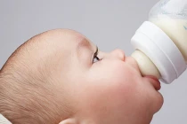 Kinh nghiệm hay tập bú bình cho con nhỏ