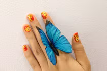  Biến tấu tay xinh với mẫu nail đón Tết