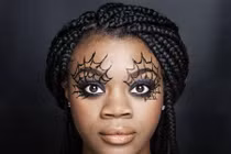 Cách vẽ mắt mạng nhện ma quái cho đêm Halloween