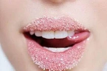 7 bước dưỡng môi khỏe mạnh mùa hè