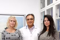 Nghiện làm đẹp cặp song sinh chi tiền tỷ phẫu thuật