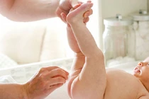 Cách vệ sinh vùng kín an toàn cho bé gái