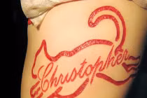 Đau đớn mốt chơi hình xăm rạch nát cơ thể