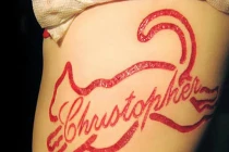 Đau đớn mốt chơi hình xăm rạch nát cơ thể